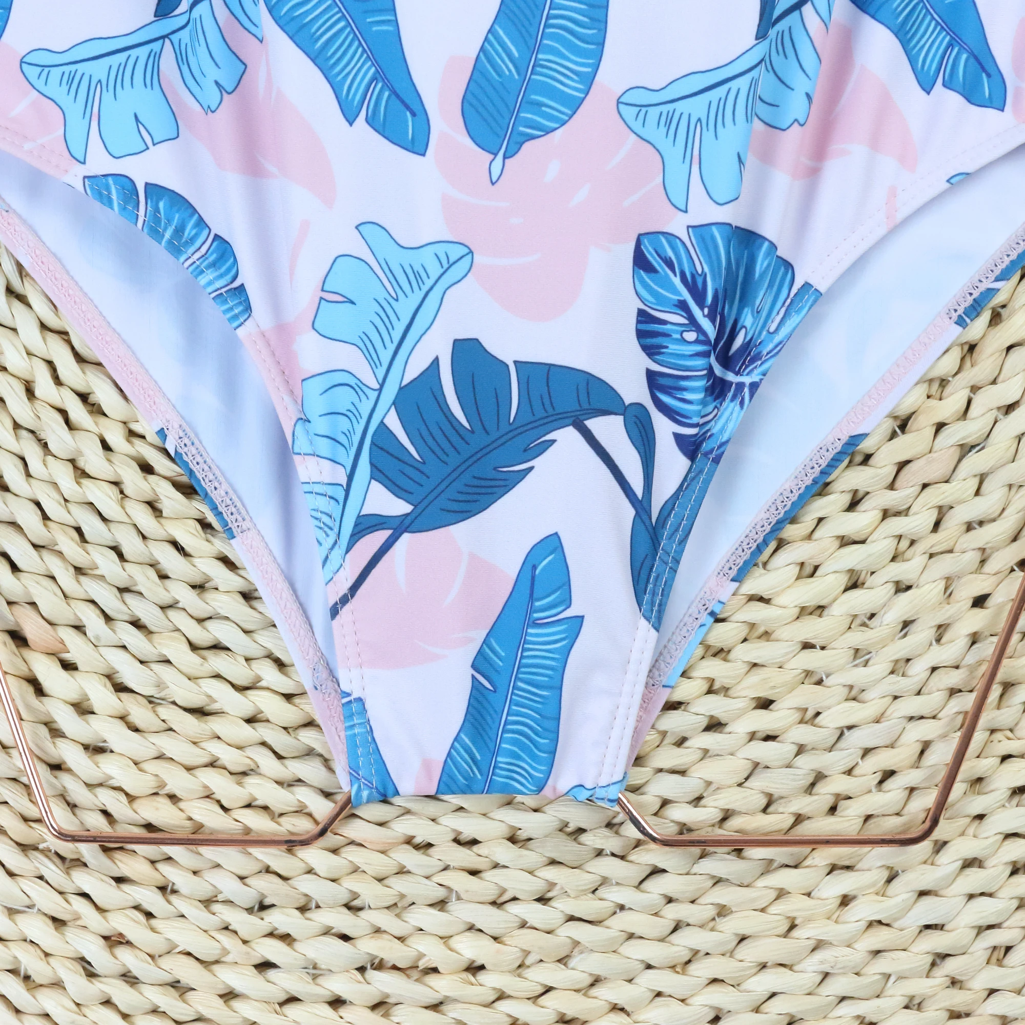 เซ็กซี่พิมพ์ลายดอกไม้บิกินี่ 2025 ชุดว่ายน้ําสตรีหญิง One Piece ชุดว่ายน้ําบราซิล Beachwear Monokini ชุดว่ายน้ํา Biquini