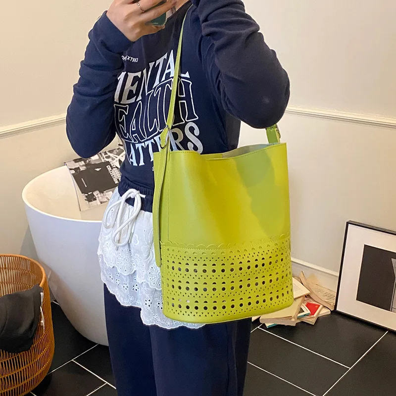 

2025 Niche Women‘s Bucket Tote Bag Vintage Chic Large Capacity Crossbody Purse, Genuine Leather Multi-way Shoulder Bag for Work