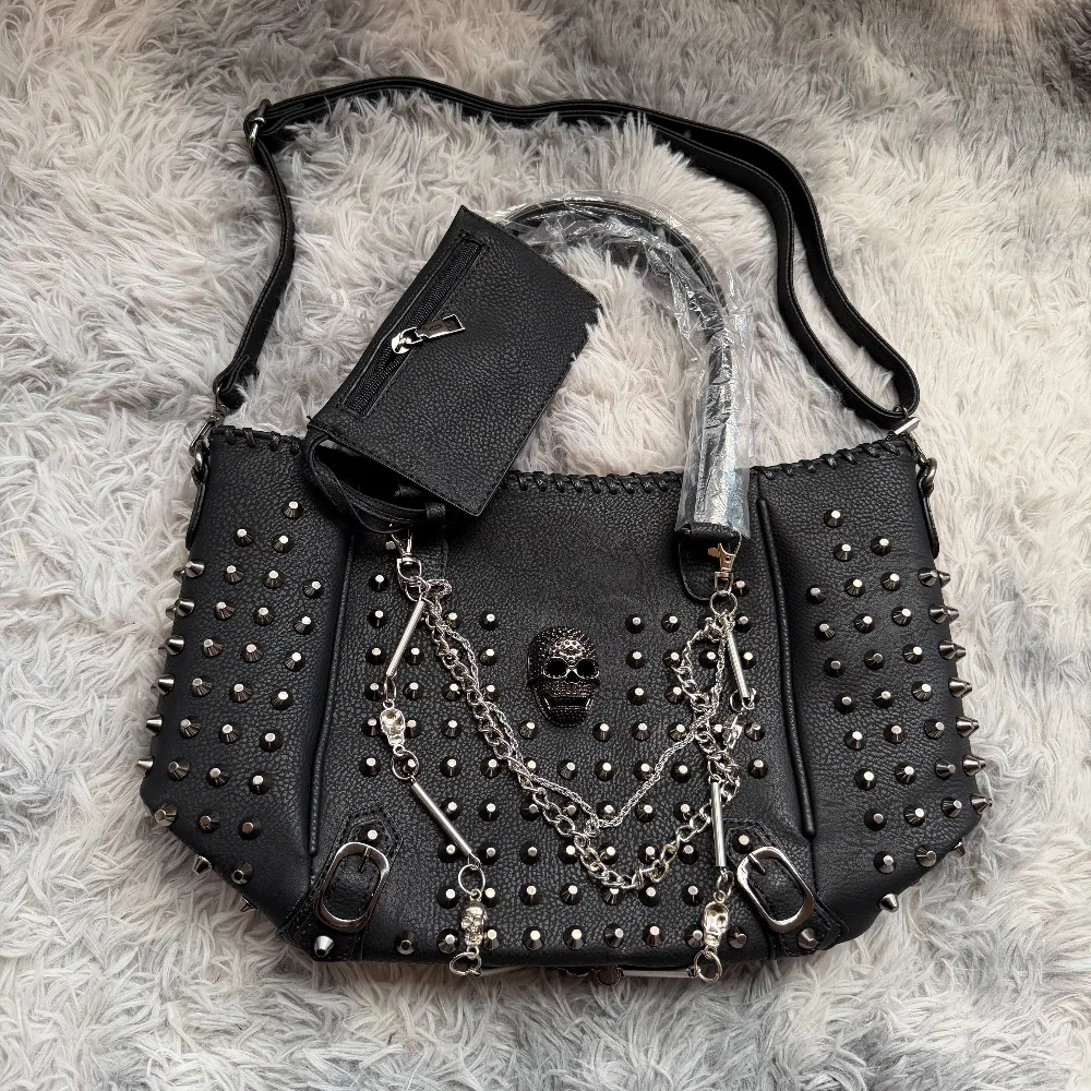 

Gothic Skull Chain Tote Bag for Women's Shoulder Bags Punk Crossbody Bags Portable Large Capacity Women's Bag