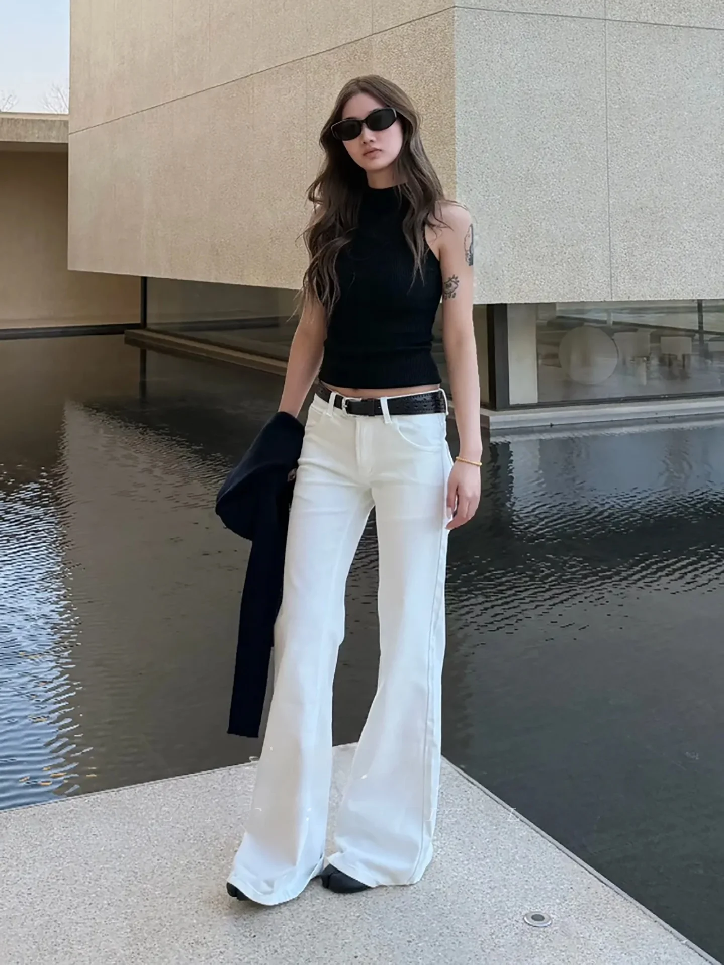 

Американские белые джинсы-клеш для женщин с низкой посадкой, прямые, повседневные, длинные брюки, подтягивающие ягодицы, утягивающие, из хлопкового стрейч-денима