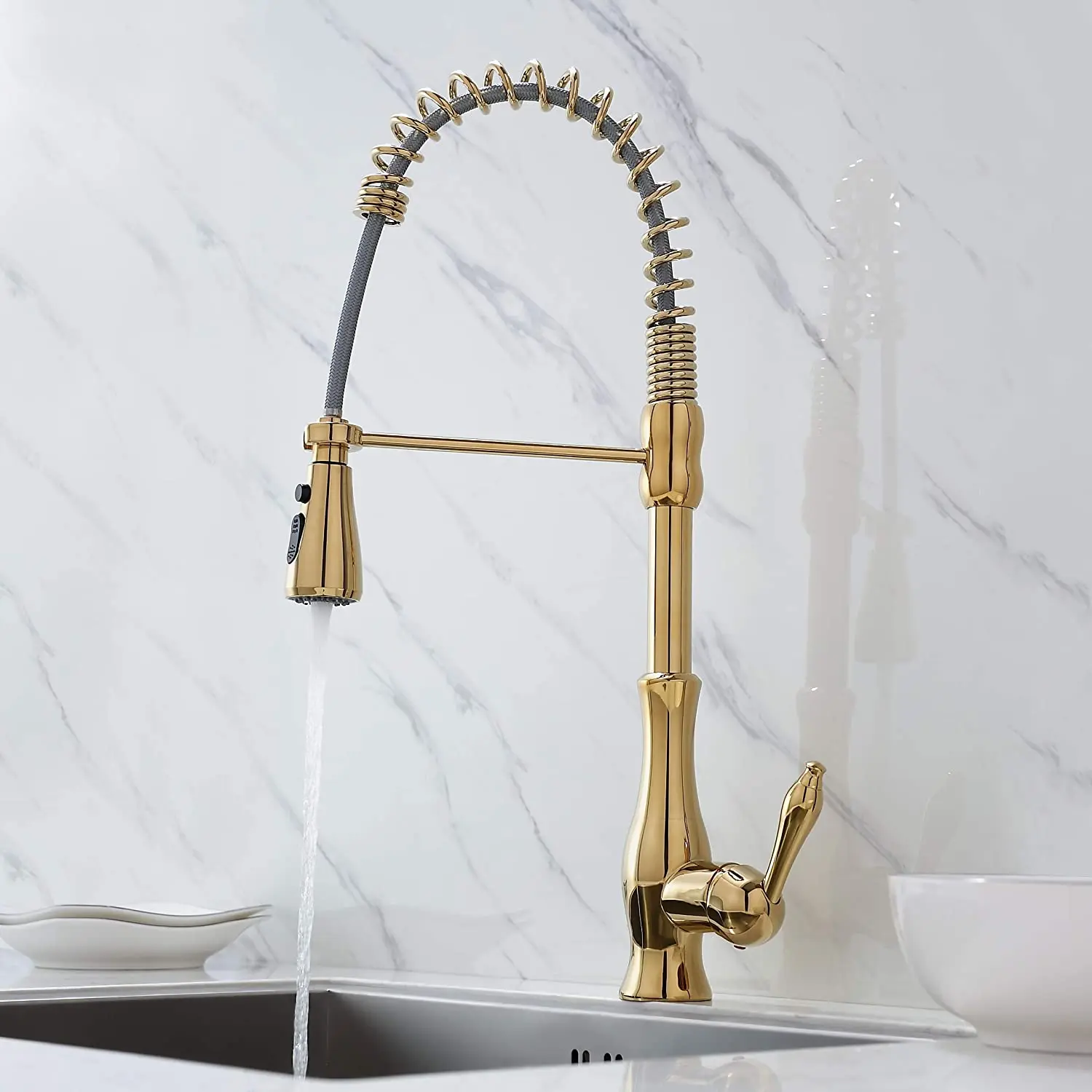 Modern Gold Kitchen Faucet with Pull Down Sprayer, High Arc Single Handle Swiveling Kitchen Sink Faucet Lead-Free Solid Brass