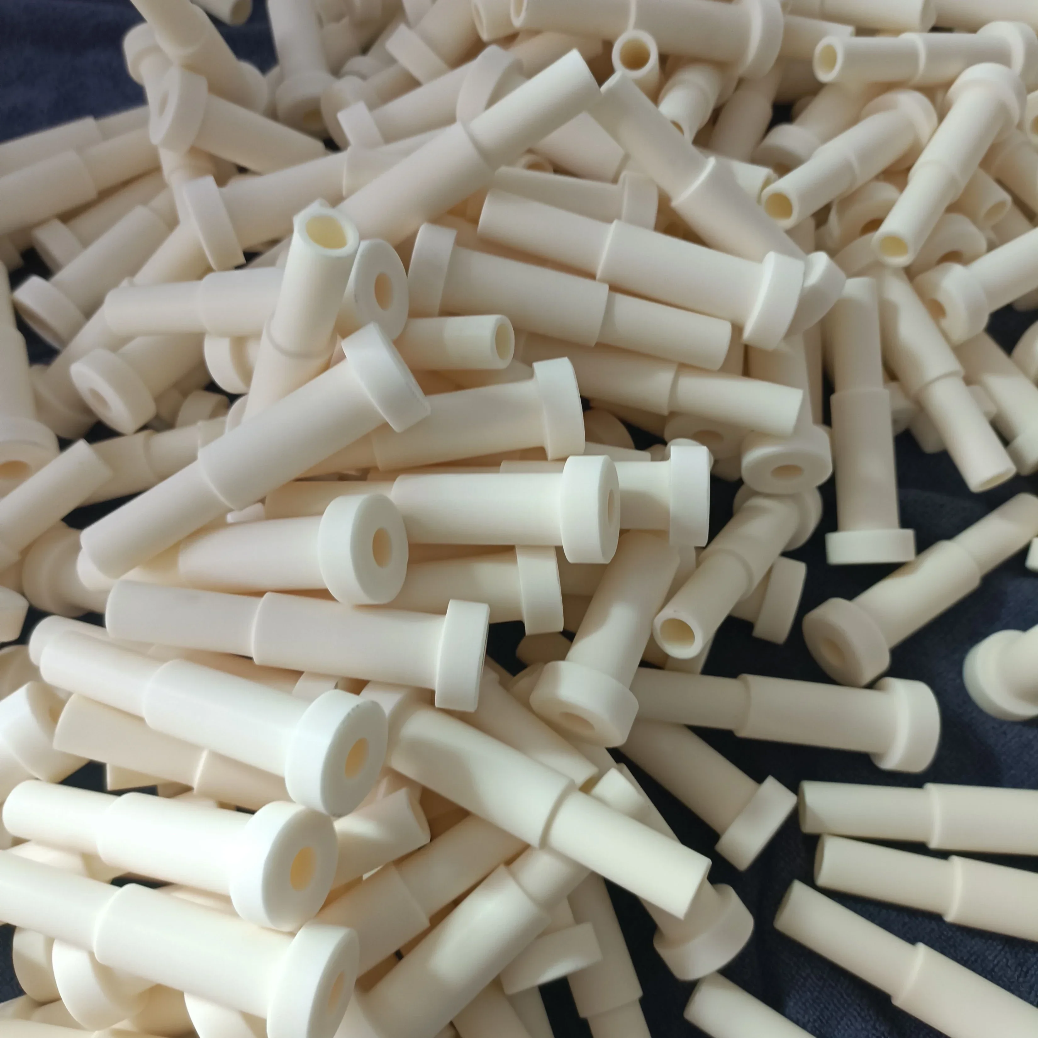 

Customize precision ceramic industrial machined Al2o3 high purity alumina ceramic nozzle