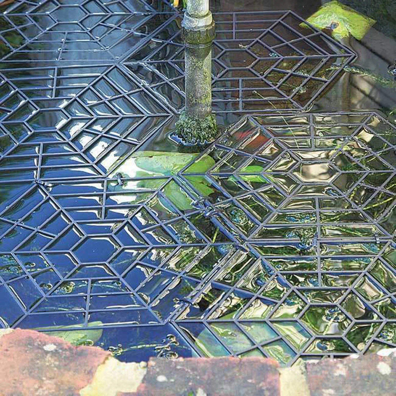 Floating Pond Net Protector Lightweight Engineering Plastic Black Mesh Garden Fish Guard Bird Block for Water Feature Safety