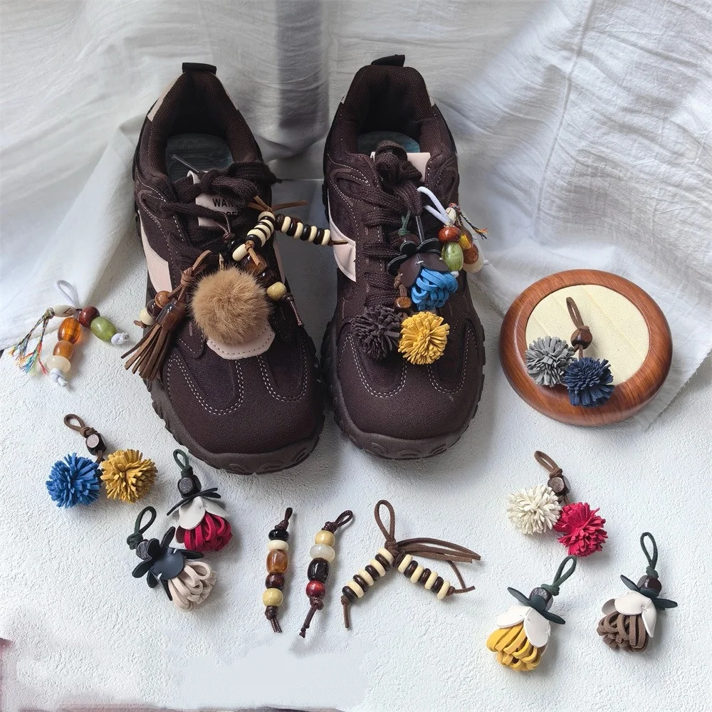 Maillard Flower Pine Cone Pom-Pom Tassel Shoelaces with Wood Beads Kangaroo Charm Unisex Sneaker Accessory 1 PCS