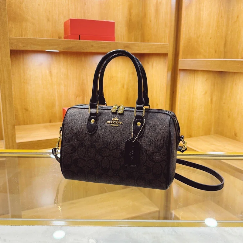 

Elegant Messenger Bag For Women In Leather - Durable Construction Popular Classic For Business Or Casual