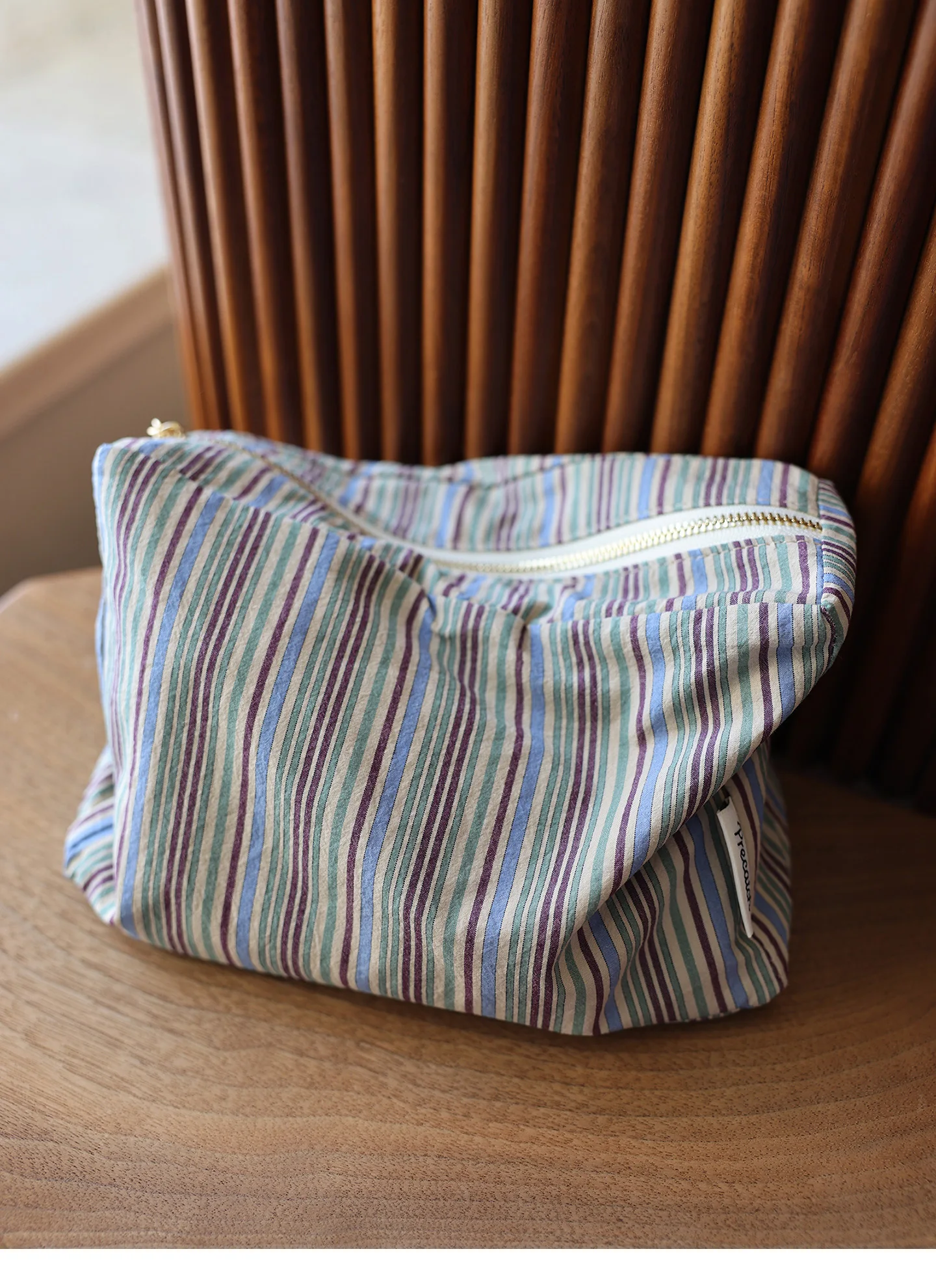 Kosmetiktasche mit farblich abgesetzten Streifen, großes Fassungsvermögen, tragbare Aufbewahrungstasche im japanischen Stil, multifunktionale Reisetasche für Toilettenartikel. – Detail 9