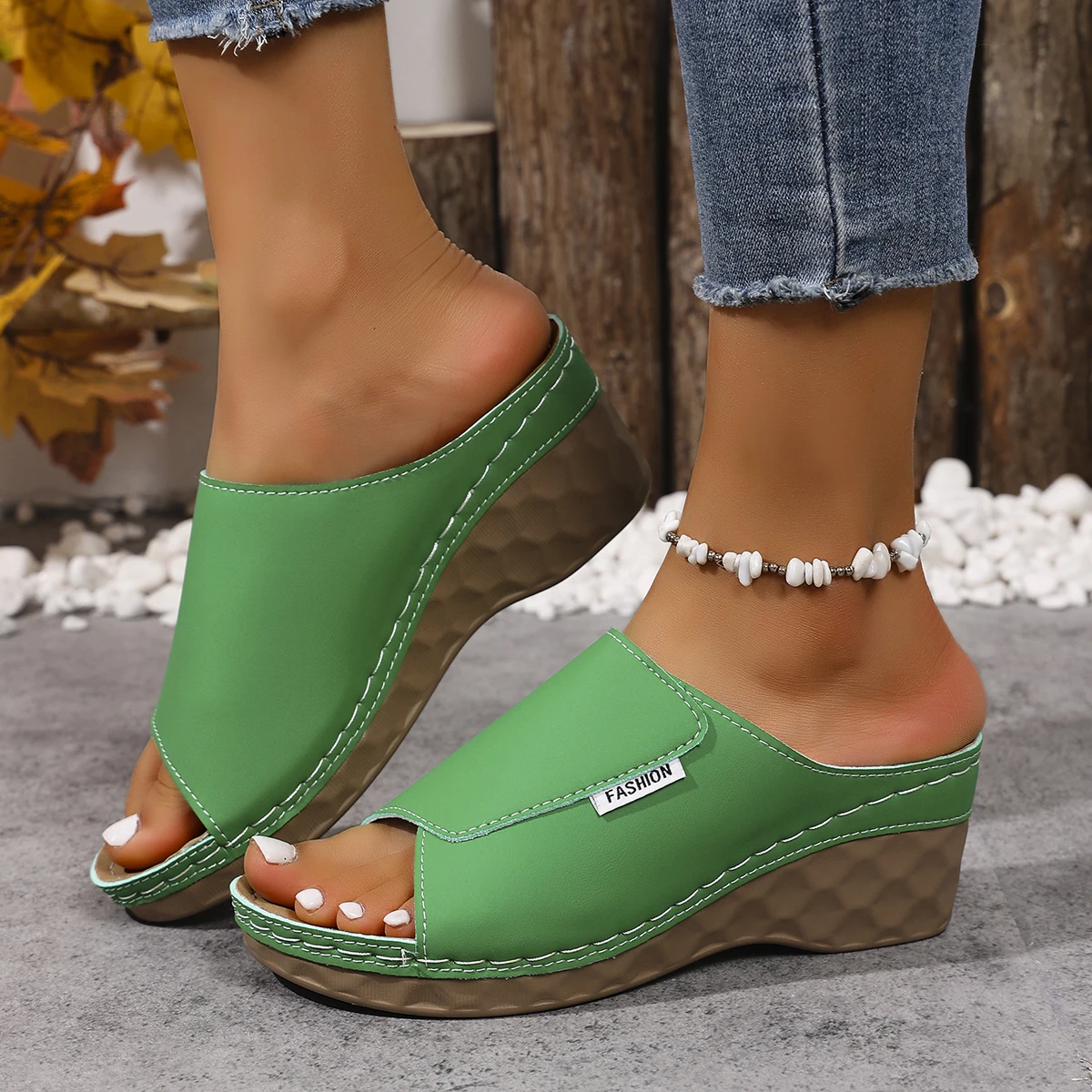الصيف النساء منصة النعال في الهواء الطلق الصنادل الفاخرة خفيفة الوزن أسافين أحذية النساء شباشب على الموضة غير رسمية المنزل الشرائح النساء