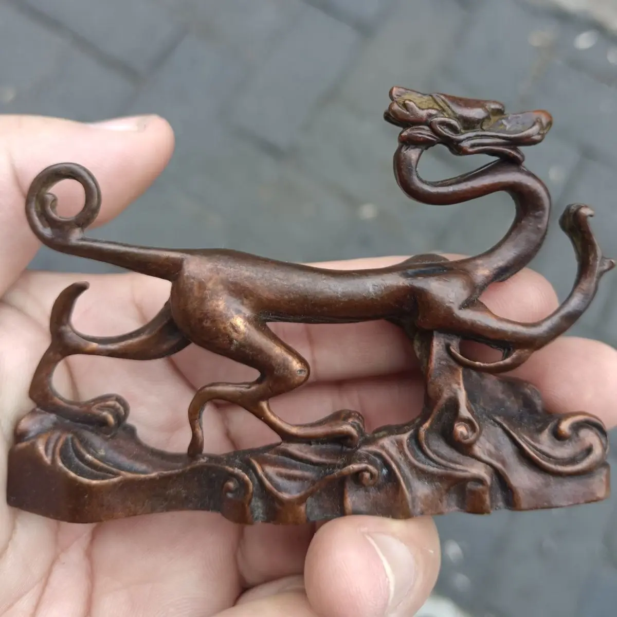 Classical bronze divine beast Qinglong Town house dragon beast spirit beast ornament pen holder pen in home tea ceremony tea pla