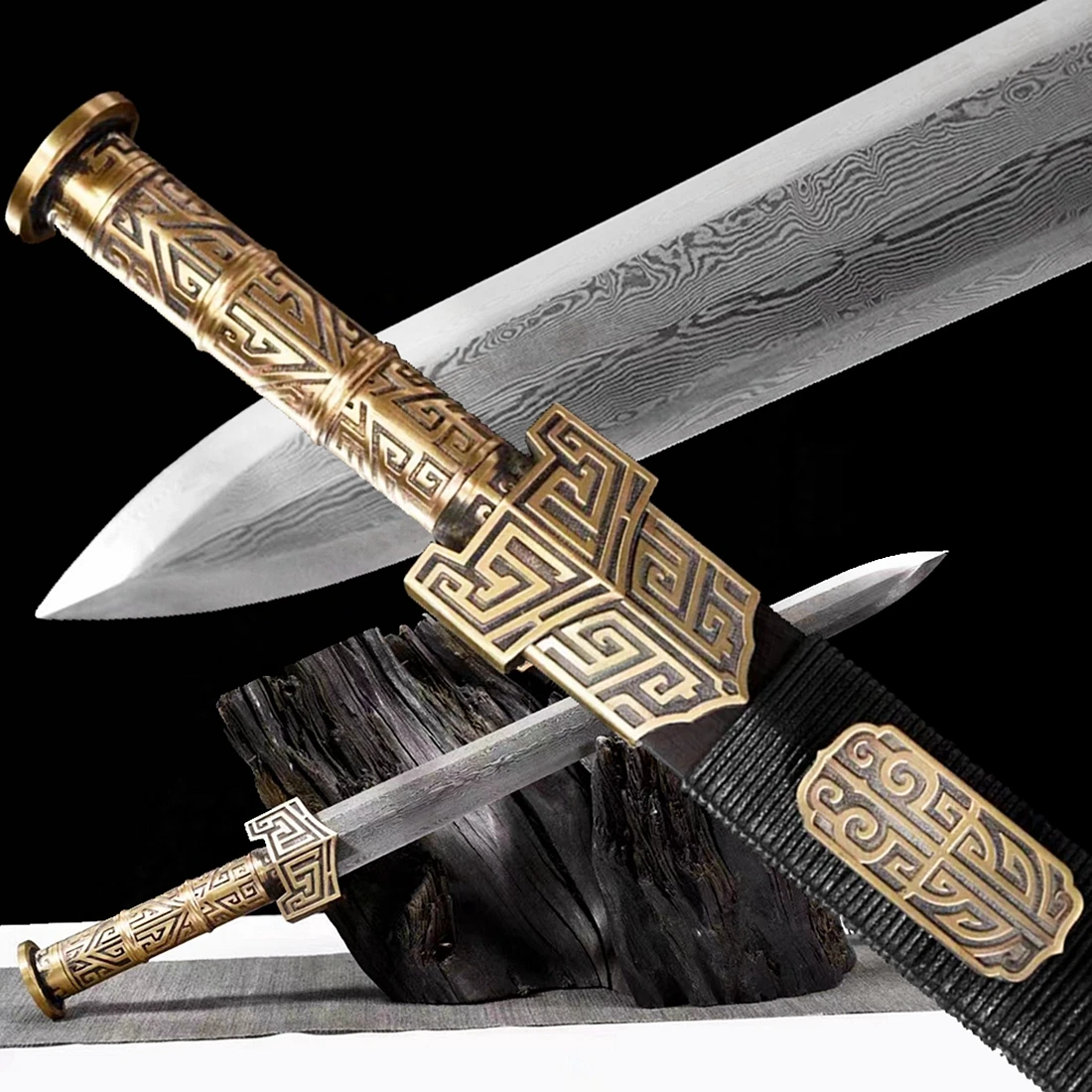 Brass Handle Chinese Dagger Jian Qin Dynasty Style Short Sword Folded Damascus Steel Blade KungFu Double Edge Real Swords