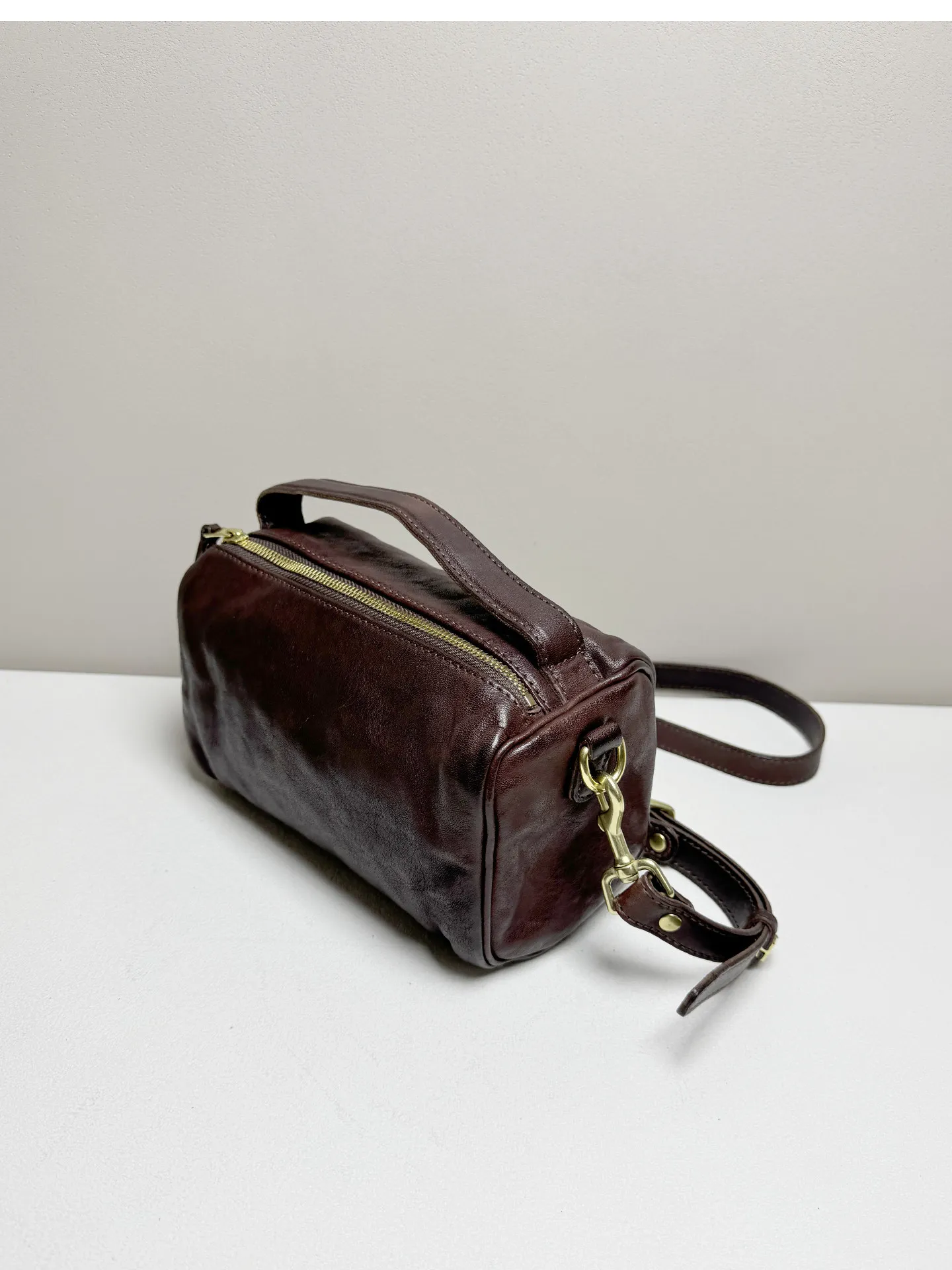 Handgefertigte Damenhandtaschen aus echtem Leder von Modedesignern, für den Alltag, Partys und luxuriöse Anlässe, natürliche Echtleder-Umhängetasche für Damen. – Detail 20