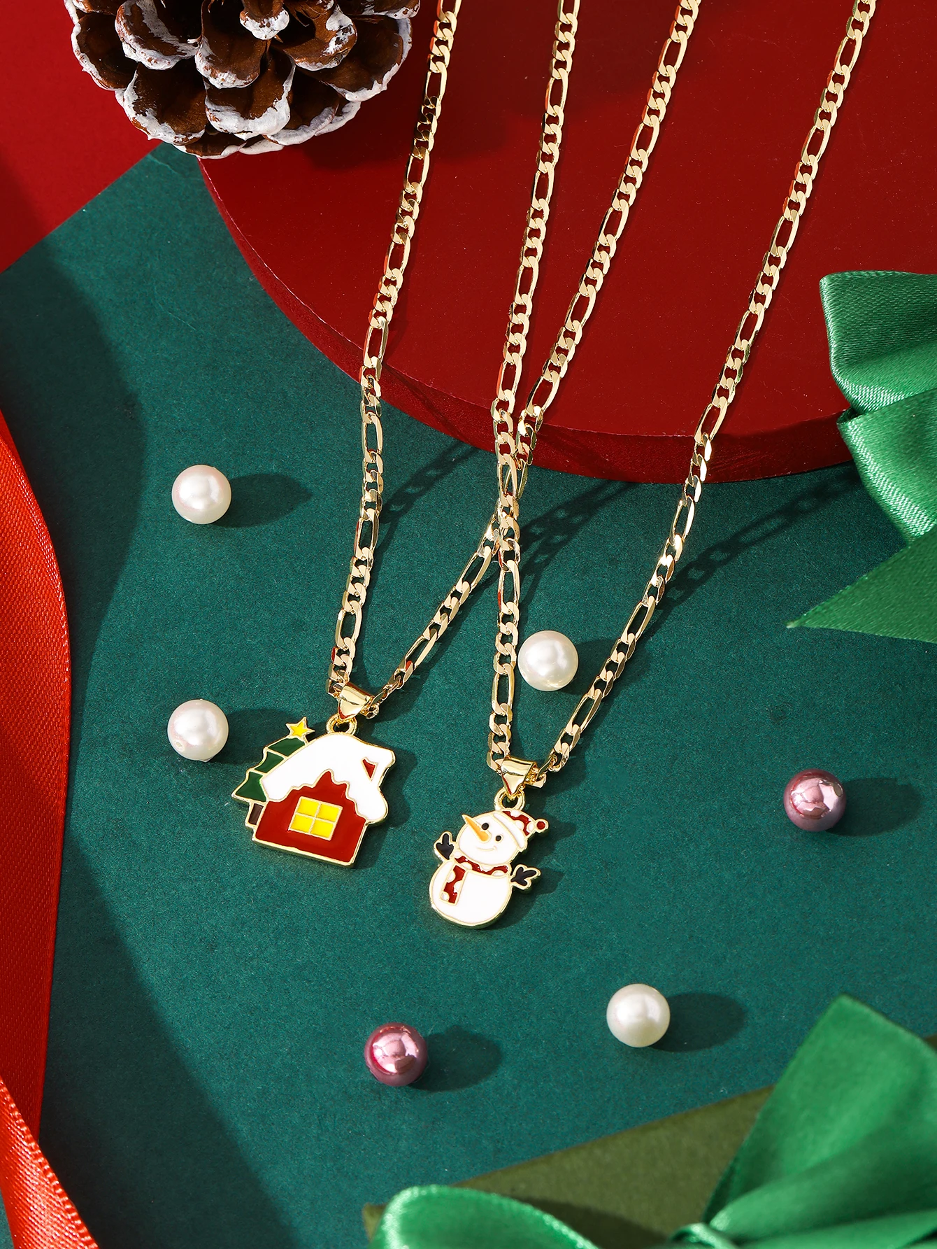 1 Piece of Eco-Friendly Copper Material, Exquisite and Elegant Cartoon Imitation Enamel Craftsmanship Christmas Pendant Necklace Featuring a Snowman & Large House, Suitable for Christmas/Thanksgiving/Halloween/Mother's Day/Valentine's Day, as a Gift for Couples/Friends/Religious Friends, Catholic First Communion, Gift, Daily Holiday Wear, Prayer