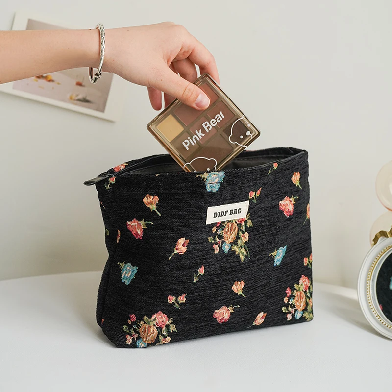 DJDF Women\'s Cosmetic Bag Vintage Black Background Flower Skincare Product Storage Bag Portable Travel Toiletry Bag Coin Purse