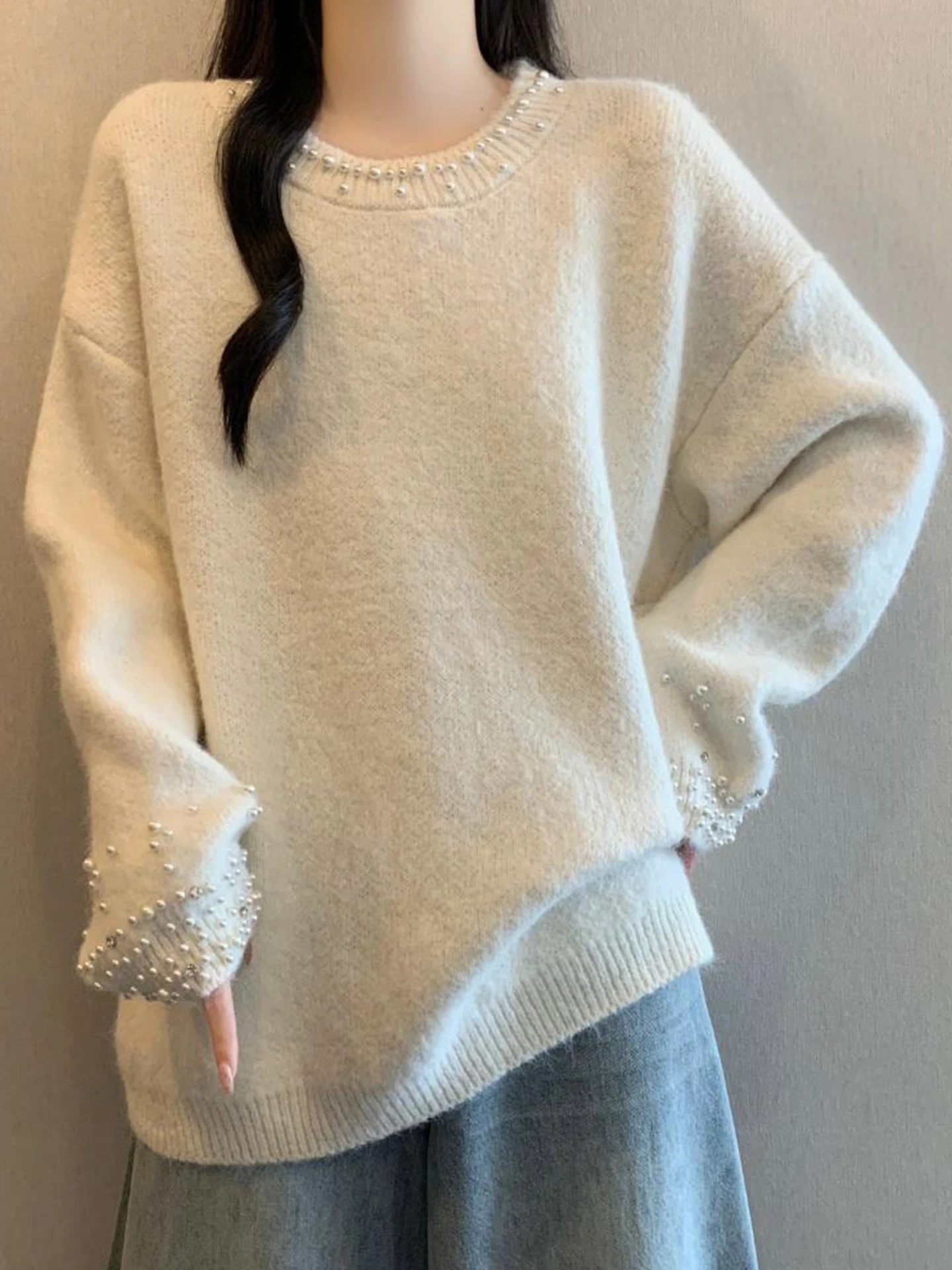 

Женский вязаный свитер оверсайз с жемчужной отделкой, пуловер с круглым вырезом, осенне-зимний модный комфортный топ