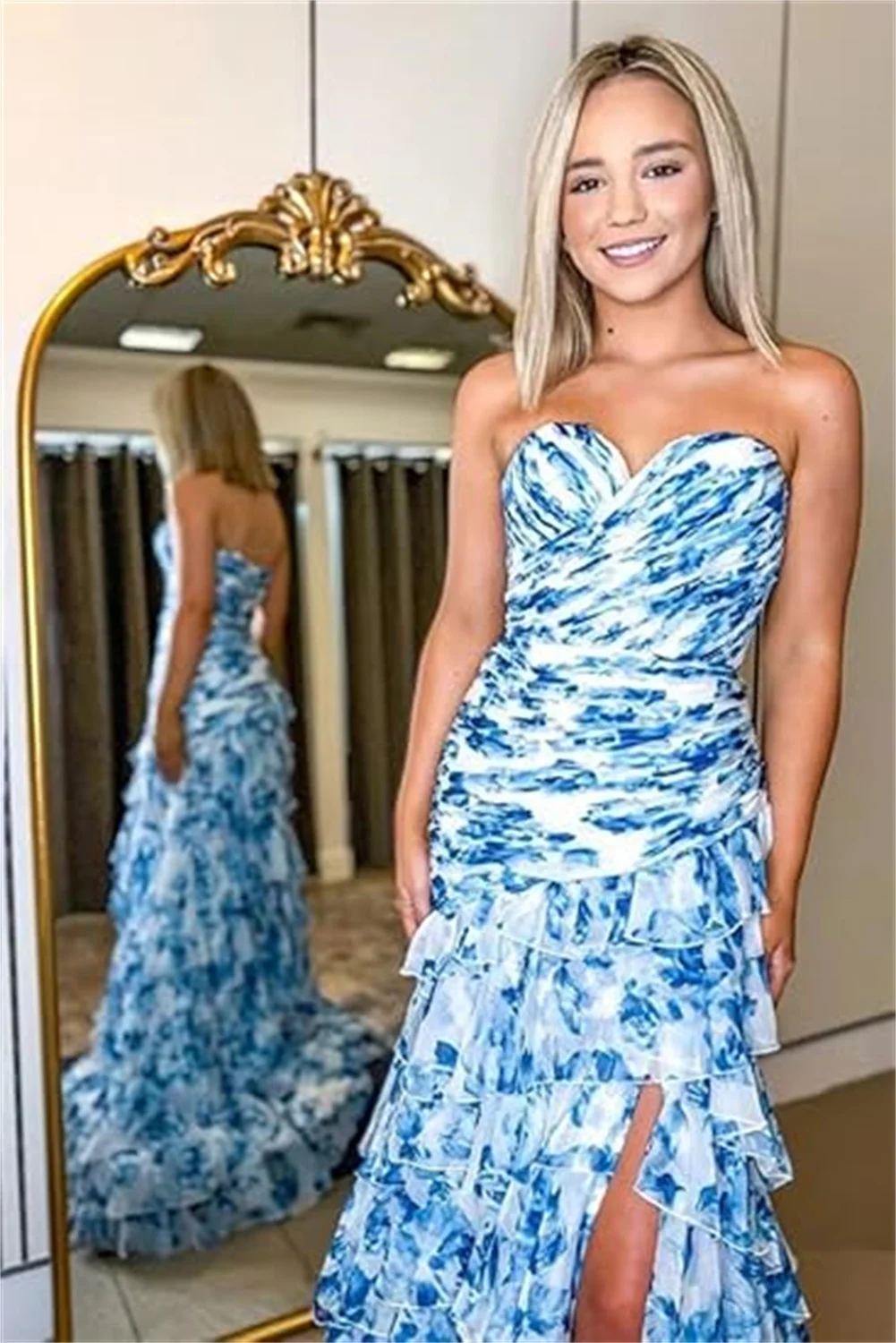 Vestido de fiesta personalizado con estampado floral sin tirantes de sirena para mujer, vestido de dama de honor de gasa con gradas y vestido de noche con escote en forma de corazón