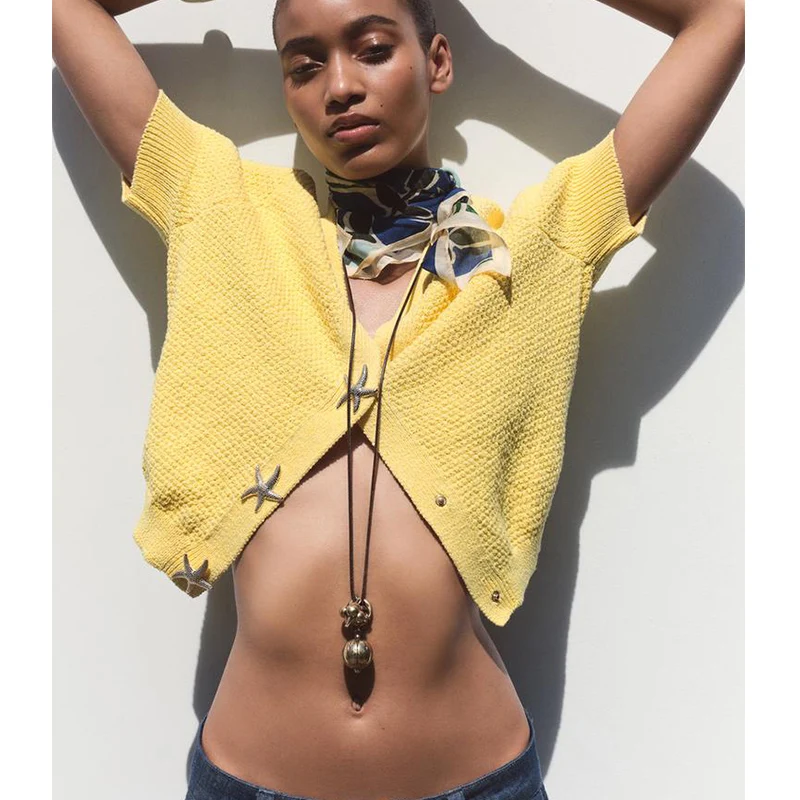 Summer New Women's Knitted Jaet ort Sve V-Ne Button Decorated Star Design Slim Fit Polyester Fiber Open Cardigan