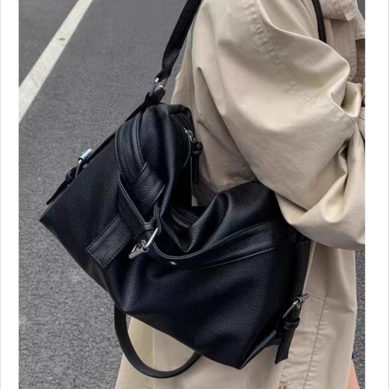 

New style Large Capaci Casual Commuter Bla Tote Bag Faionable Motorcycle Bag Underarm Crossbody Bag for Young Men And Women