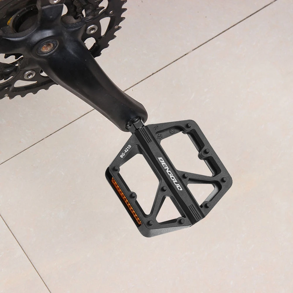 

Double DU Bearing Nylon Bicycle Pedals with Reflector Bicycle Platform Pedals Waterproof Cycling Safety Pedals for Night Riding