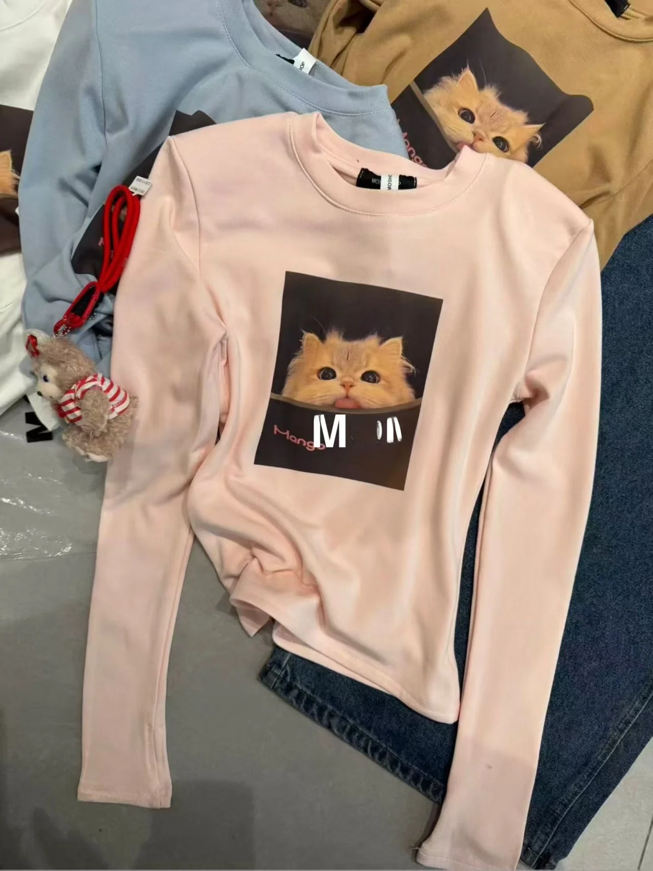 تي شيرت كوري Sle Long Sve Fce مبطن ort تي شيرت نسائي بقصة ضيقة ومبطن بطباعة علوية ناعمة ومريحة من القطن... #5