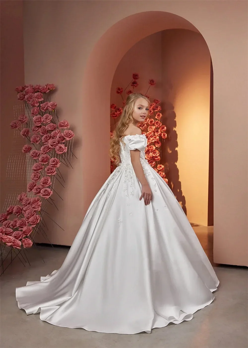 Gaun Gadis Bunga untuk Pernikahan Gaun Komuni Pertama Pesta Ulang Tahun Anak Perempuan Panjang Selantai 2026 Bunga Manik-manik Satin Elegan