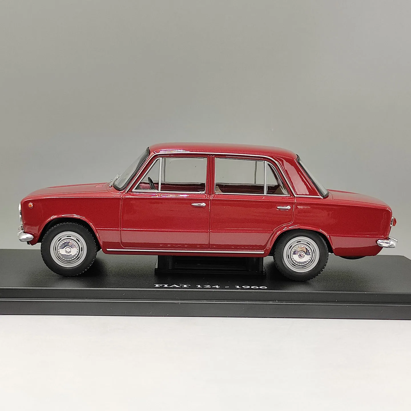 Diecast 1:24 Scale FIAT 124-1966 Red Alloy Car Model