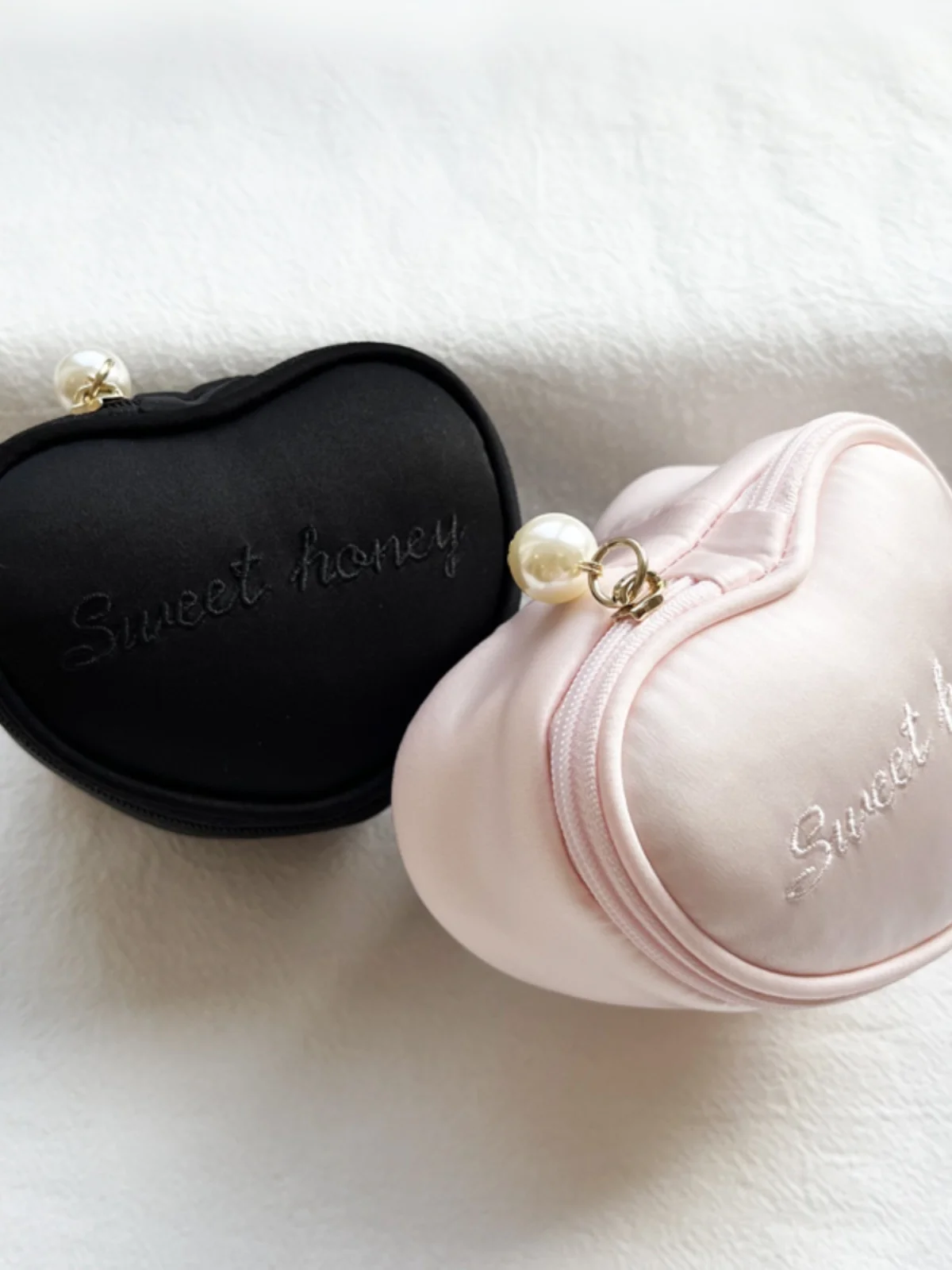 

Portable Heart Shape Letter Jewelry Box Fabric Soft Storage Bag Fashionable Small Capacity Jewelry Bag Ins Cute Girl Makeup Bag