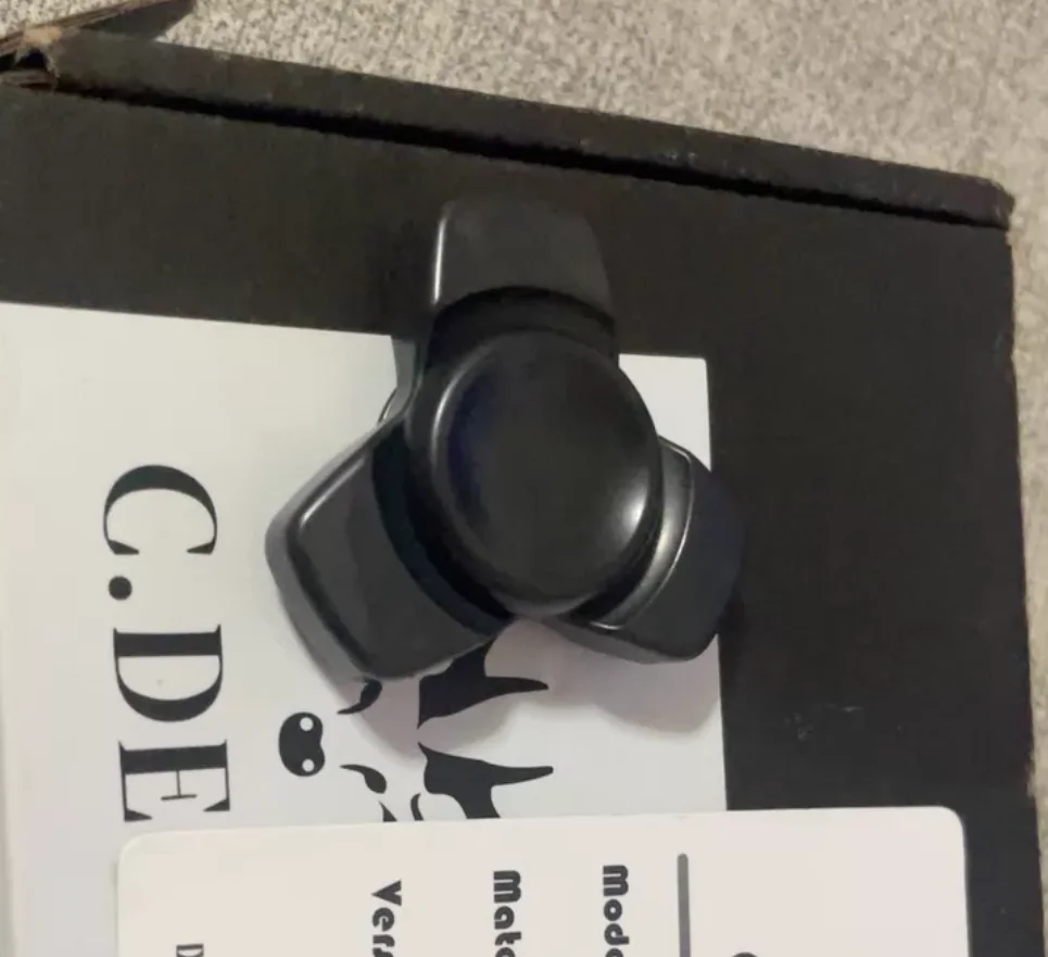 

Used EDC C. DEER SPYRA Xuan Ying Three page Stone Washed Zirconium Alloy spinner Fingertip gyroscope Decompression toys