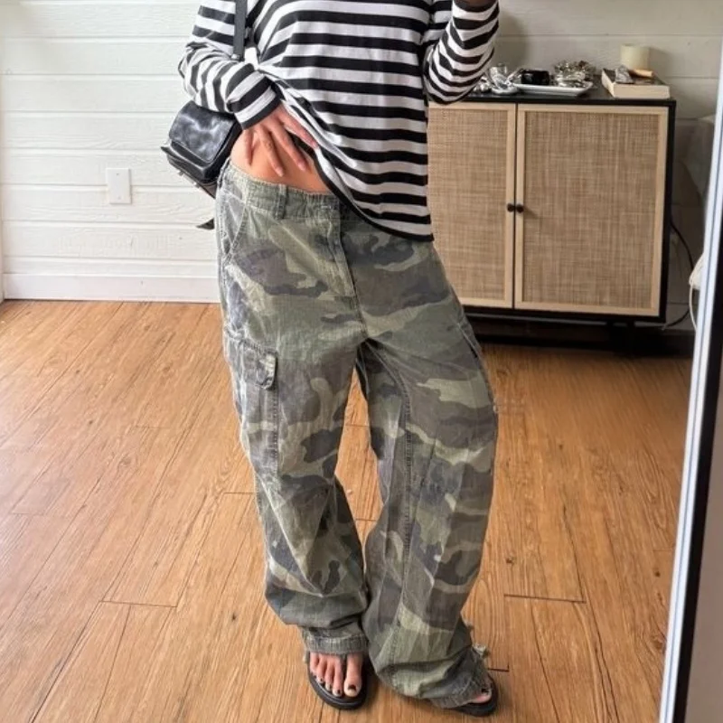 Women's Y2K Camo Cargo Pants Low Rise Wide Leg Baggy Tactical Pants Camouflage Trousers Slouchy Long Pants with Pockets