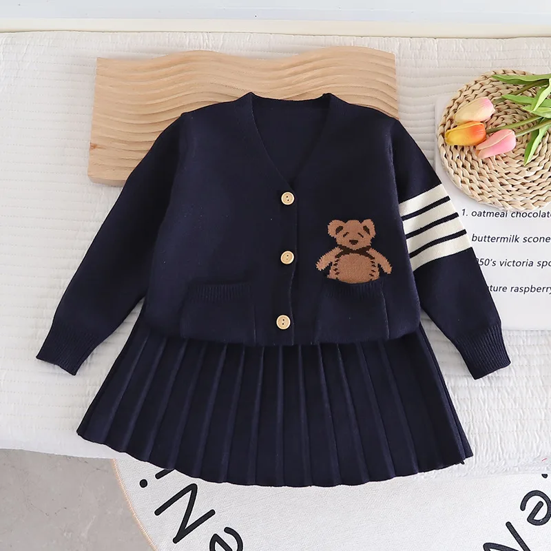 2-teiliges Frühlingsset für Mädchen mit Bärenmuster – leichte Strickjacke mit Schleife + passender Faltenrock, lässiges Outfit für Kinder im Alter von 2–8 Jahren