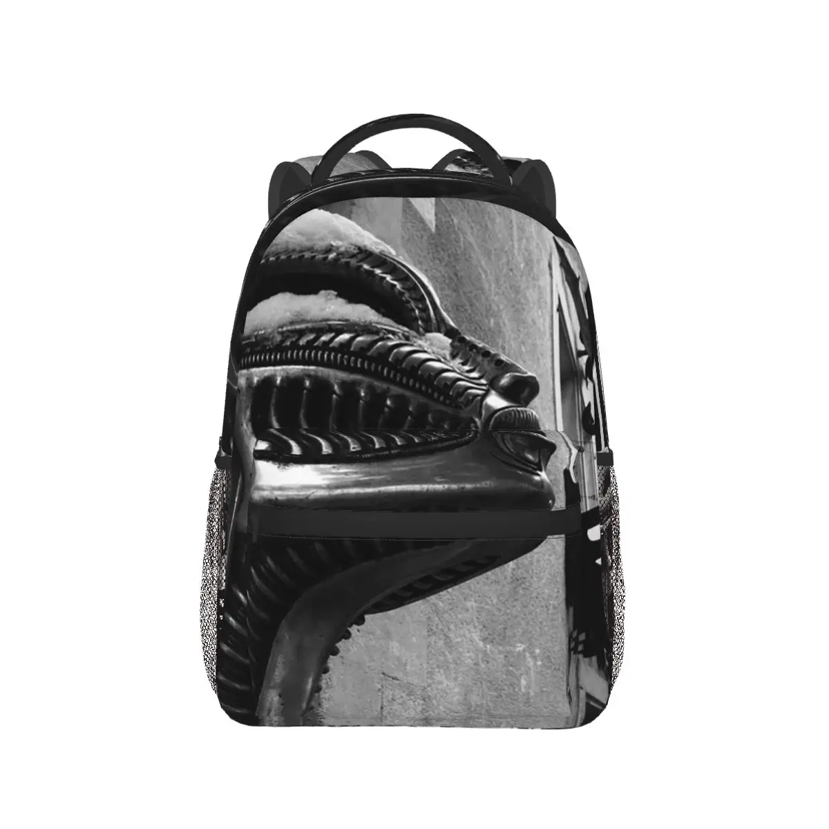 H R Giger Museumsstatue. Gruyeres, Schweiz Student Backpack School Bag Hiking Travel Daypack Fashion Bookbag Shoulder Bags
