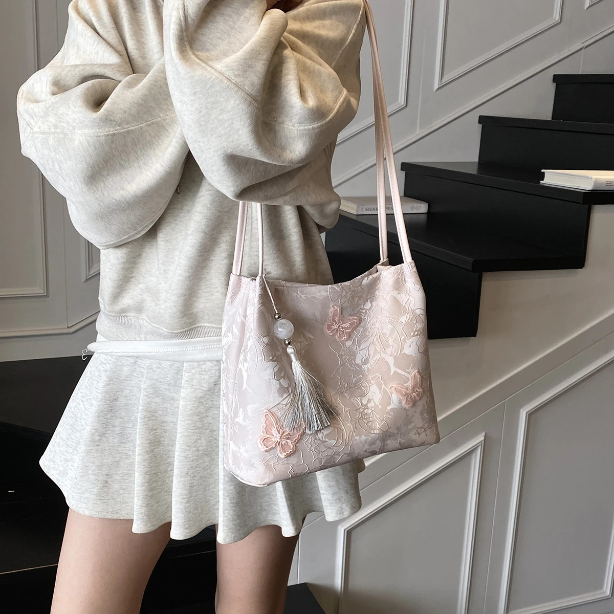 

Simple Versatile Women's Chinese Style Butterfly Single Shoulder Crossbody Bag Fashion Trendy Commuting Storage Bags