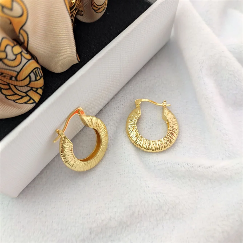 

French Lava Hollowed Out Plain Ring Earrings For Women's Light Luxury Palace Vintage High-End Banquet Charm Accessories Trendy