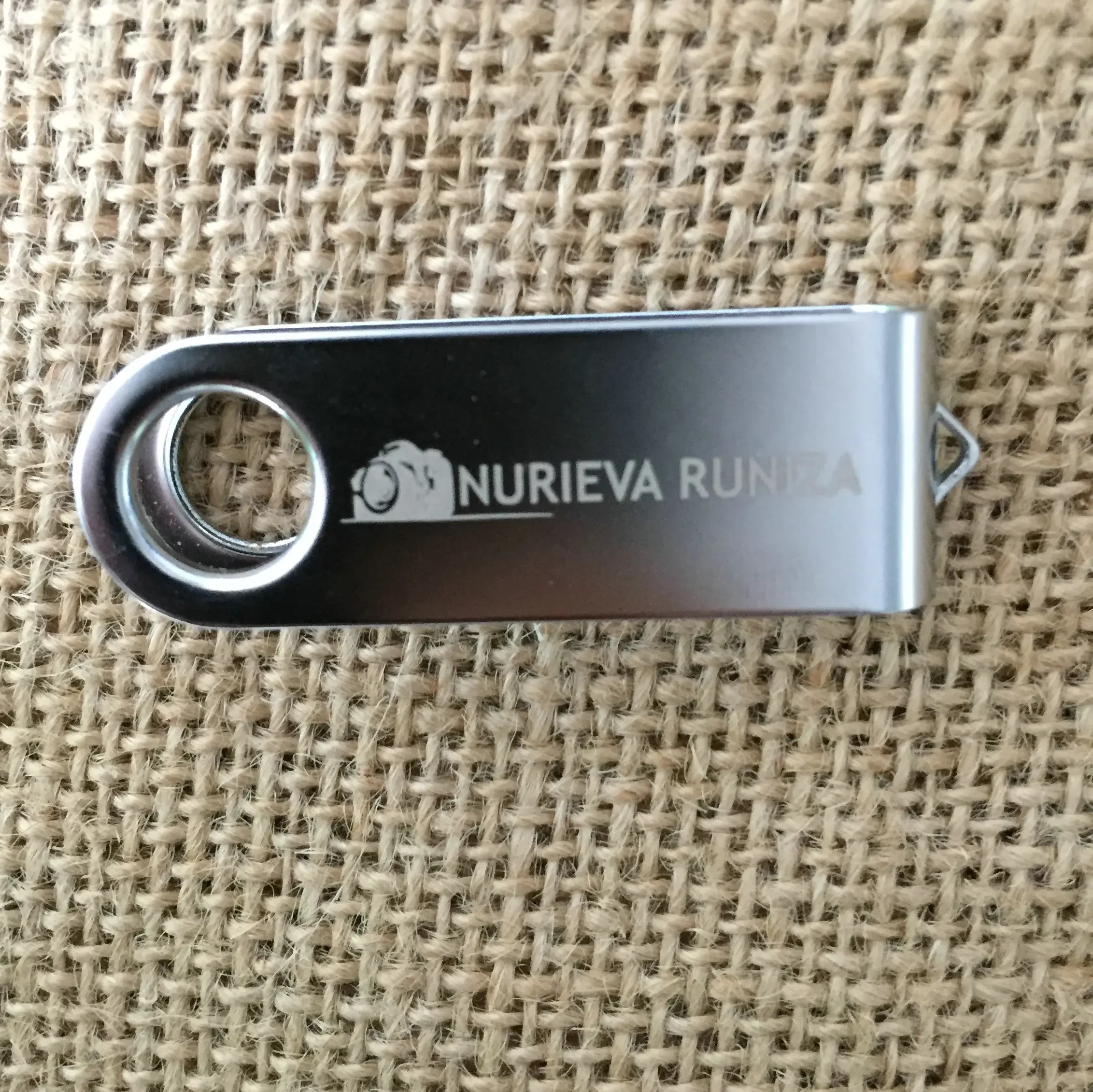 Cena hurtowa 50 SZTUK Niestandardowe logo Darmowy pendrive USB 16GB 8GB 4GB pendrive usb 2.0 64GB 32GB 128GB Pen Drive Cle