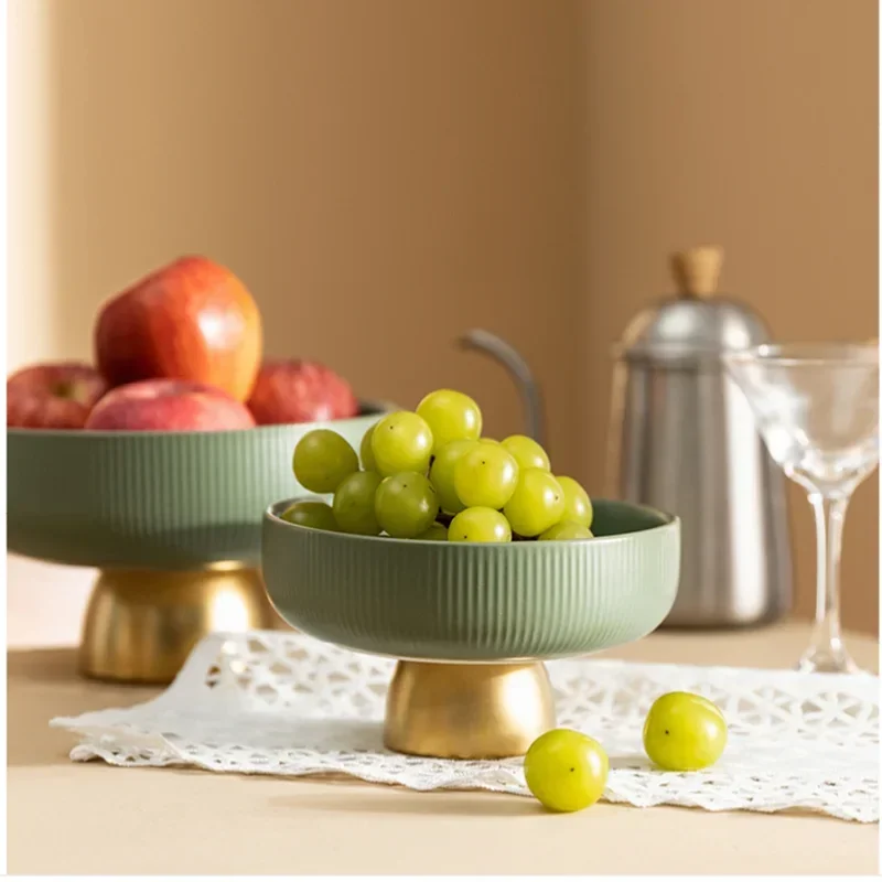 Matt Ceramic Salad Bowl Golden Base Tall Fruit Tray Circular Vertical Stripe Sbowls Family Candy Storage Tray Kitchen Supplies