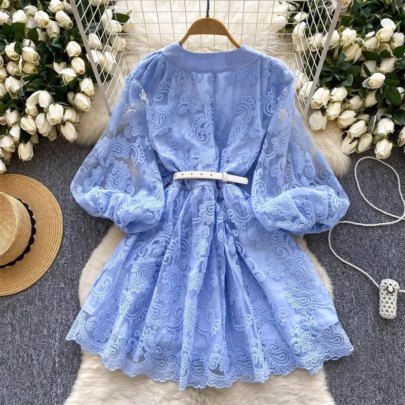 ملابس نسائية فاخرة عتيقة فرنسية جديدة راقية فستان بأكمام واسعة مطرز تنورة خصر على طراز المحكمة رداء ساحر