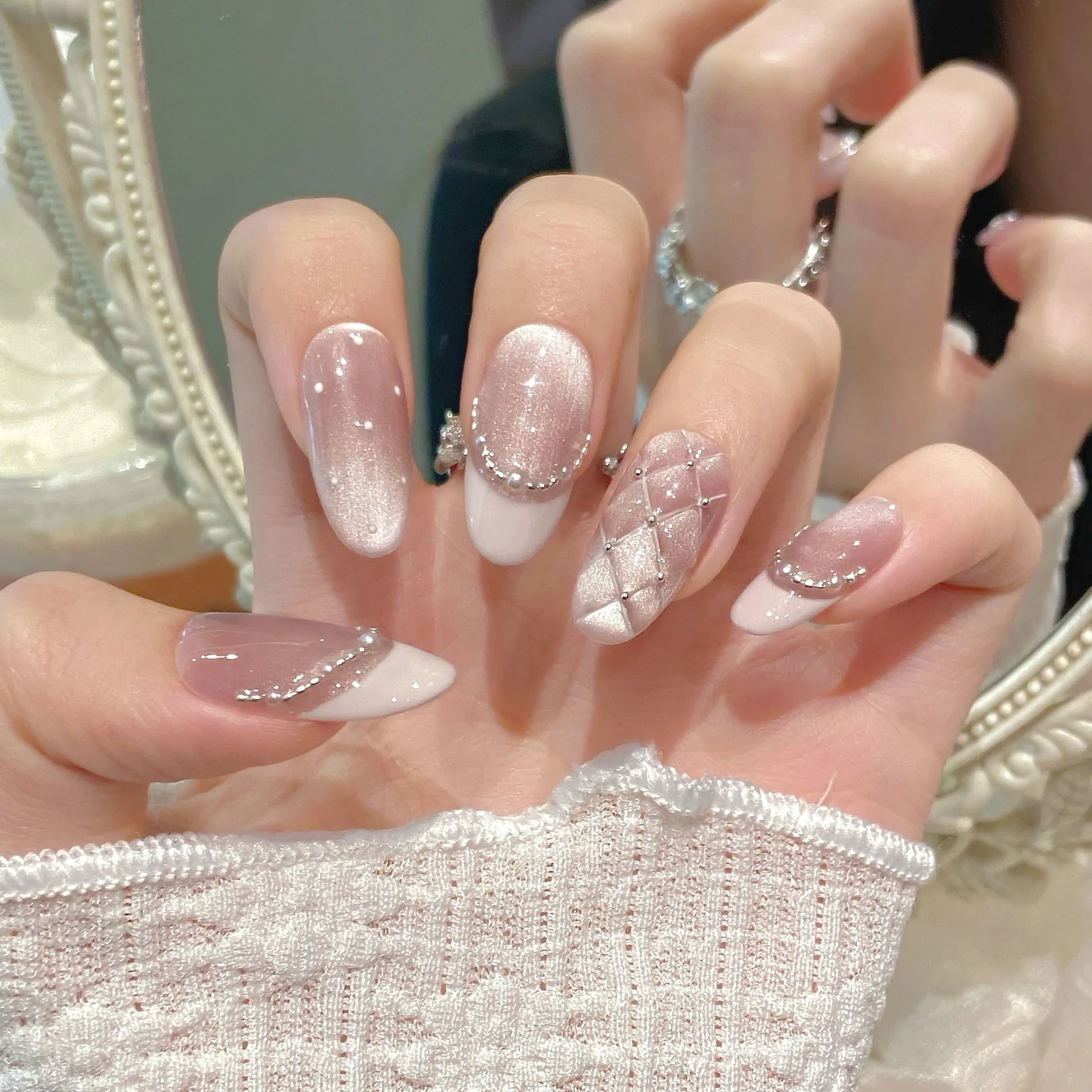 10Pcs Pearl Chain Fake Nails Tips Press on With Gentle Plaid Design Cat's Eye Full Reusable Sets Round Head French False Nails