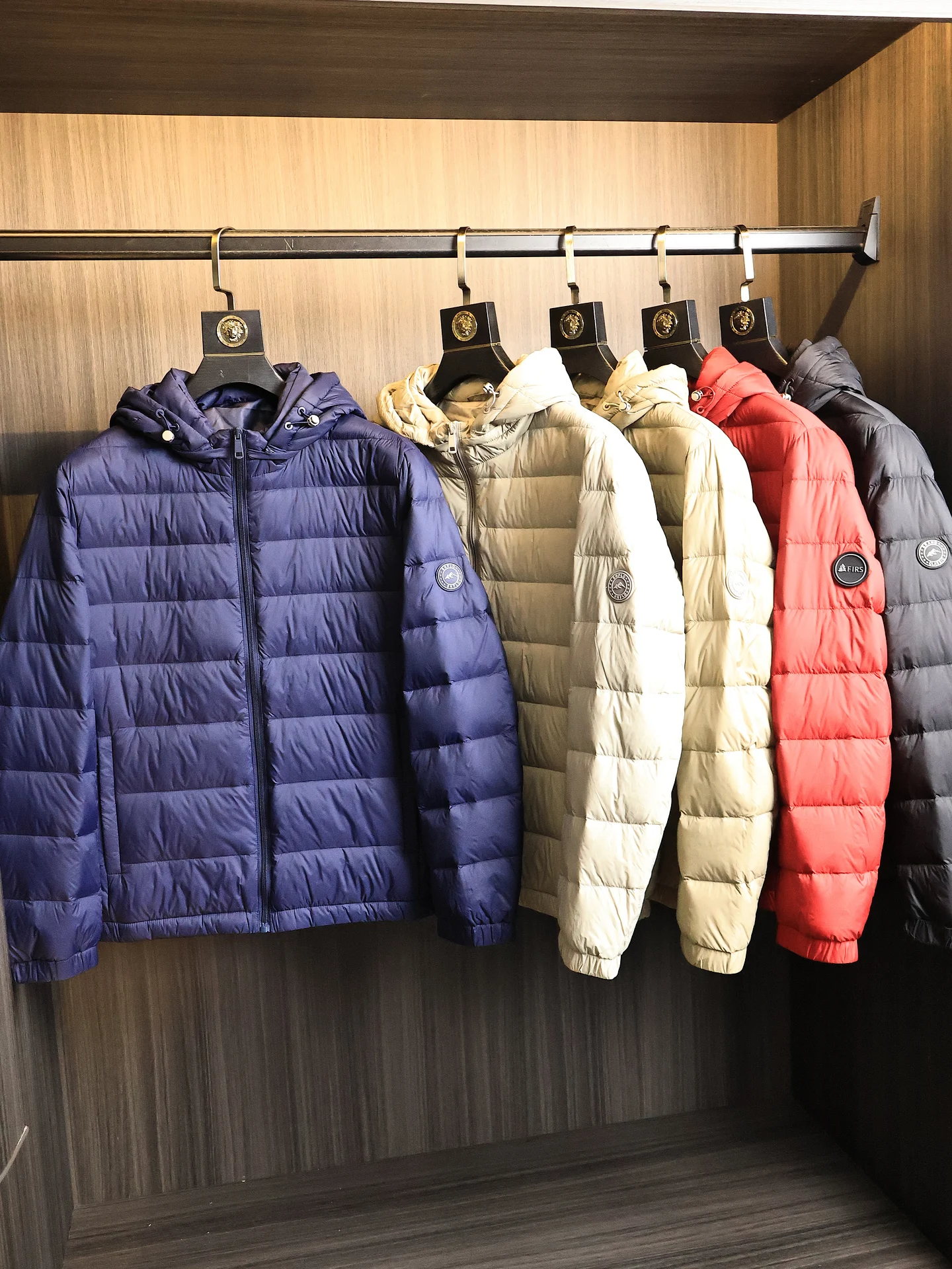 Outdoor Men's Lightweight 90 down Hooded Jacket High Fill Power Ultra Warm Autumn Winter Fashion Urban Style Windproof Design