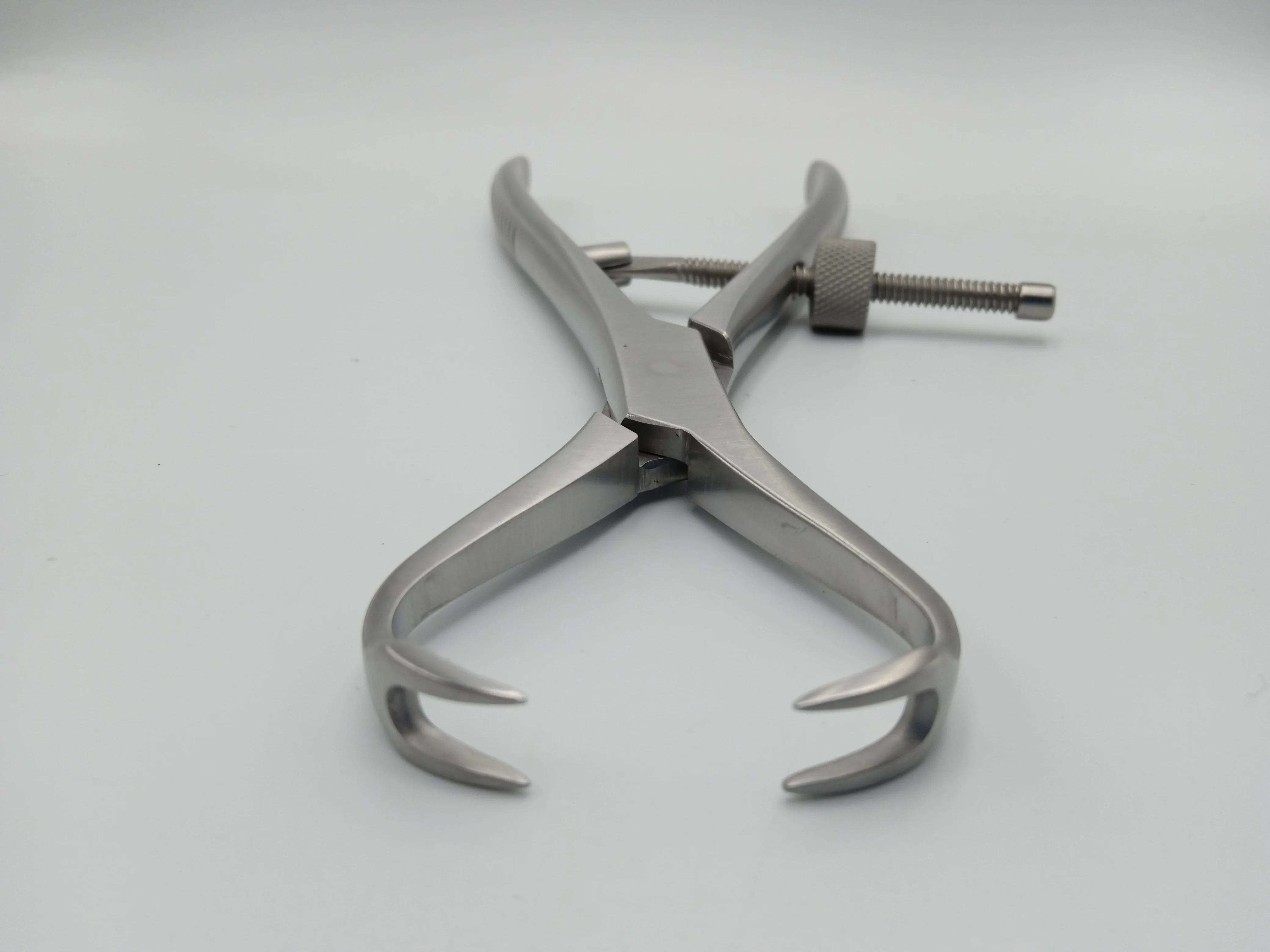 Exquisite design, convenient and durable Veterinary surgical instruments Reduction Forceps With Twin Point