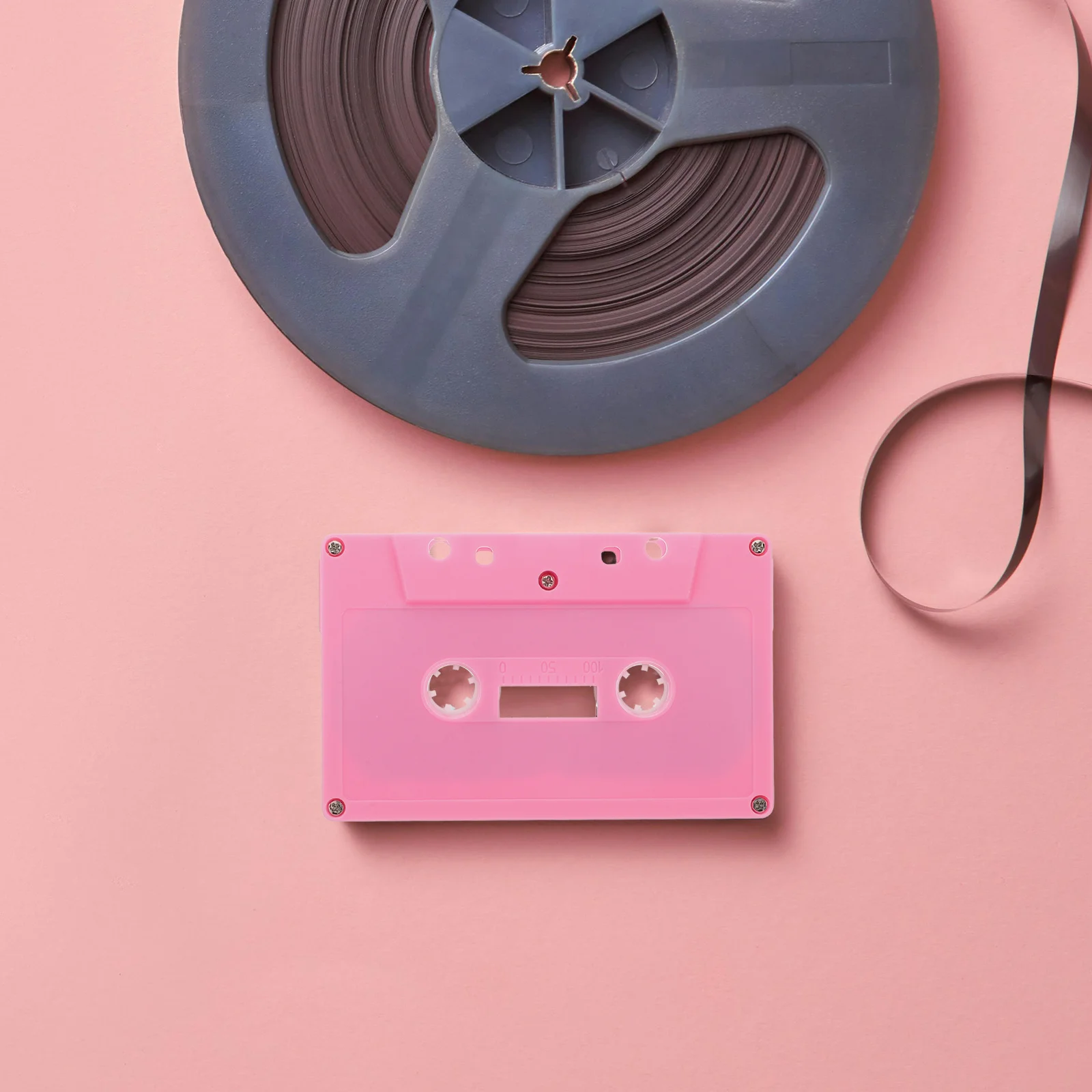เทปคาสเซ็ตเปล่าสีสันสดใสสไตล์เรโทร 2 ชิ้น สำหรับงานสร้างสรรค์ DIY ตกแต่งงานปาร์ตี้ดนตรี และของตกแต่งสไตล์ย้อนยุค