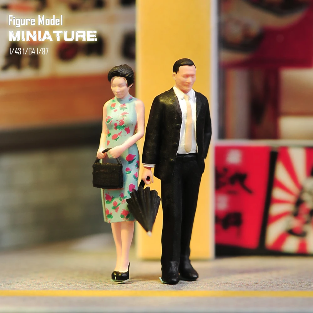 Miniatures 1/87 1/64 1/43 1/24 Cheongsam Beauty And Umbrella Carrying Suit Man Figures Model Creative Scene Props For Cars Toys