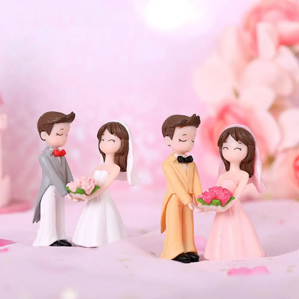 2Pcs Mini Doll Romantic Bride Groom Couple Figurines Ornament Standing Posture Lovers Figure Model DIY Miniatures Desktop Decor