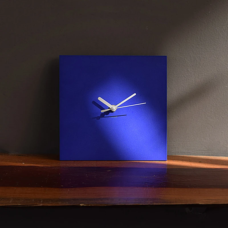 

Klein Blue Metal Wall Clock, Modern Minimalist Wall Clock, Creative Living Room Clock, Silent Timepiece for Home Decor