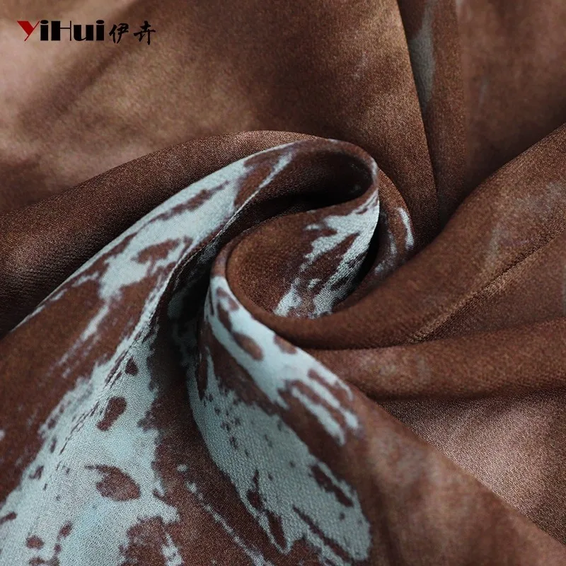 أزياء قصيرة الأكمام الخامس الرقبة البني المطبوعة بلوزة شيفون المرأة الصيف الكشكشة قمم خفيفة الوزن أنيقة ضئيلة عارضة القمصان