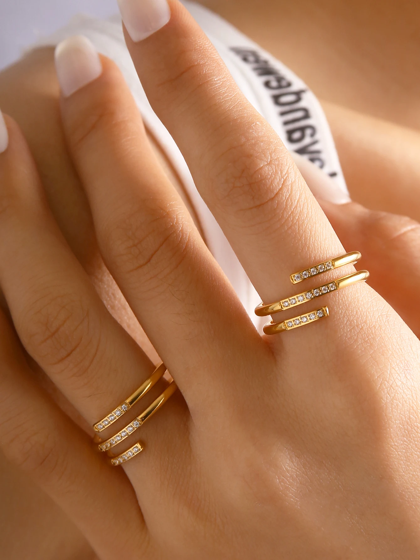 

1Pcs Fashion Light Luxury Multi-Band Stainless Steel 18K Gold Plated With Diamonds Women'S Ring, Open Finger Ring Jewellery