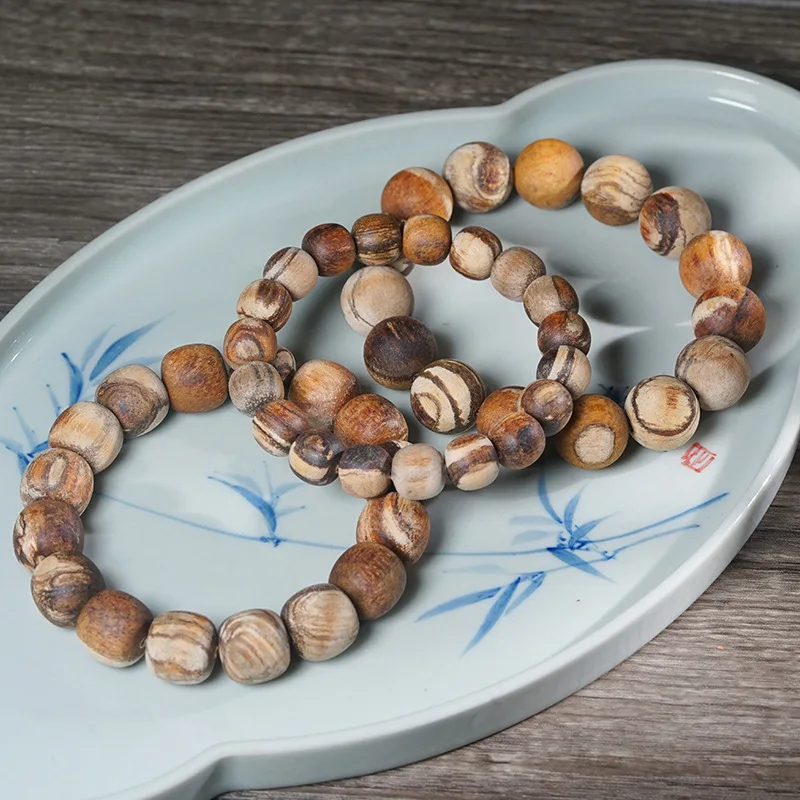 Gongmu agarwood original ecological hand-stringed Buddhist beads, with a clear fragrance, made from old material, vintage-style