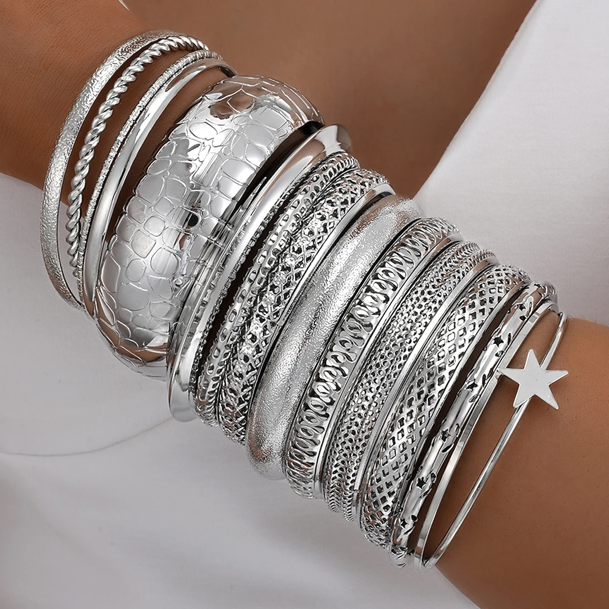 15-teiliges Vintage-Muster Metall-Armreif-Set für Frauen, Silberfarben, Boho Stapelbare Armreifen mit Sternanhänger, Statement-Schmuck Geschenke – Detail 3