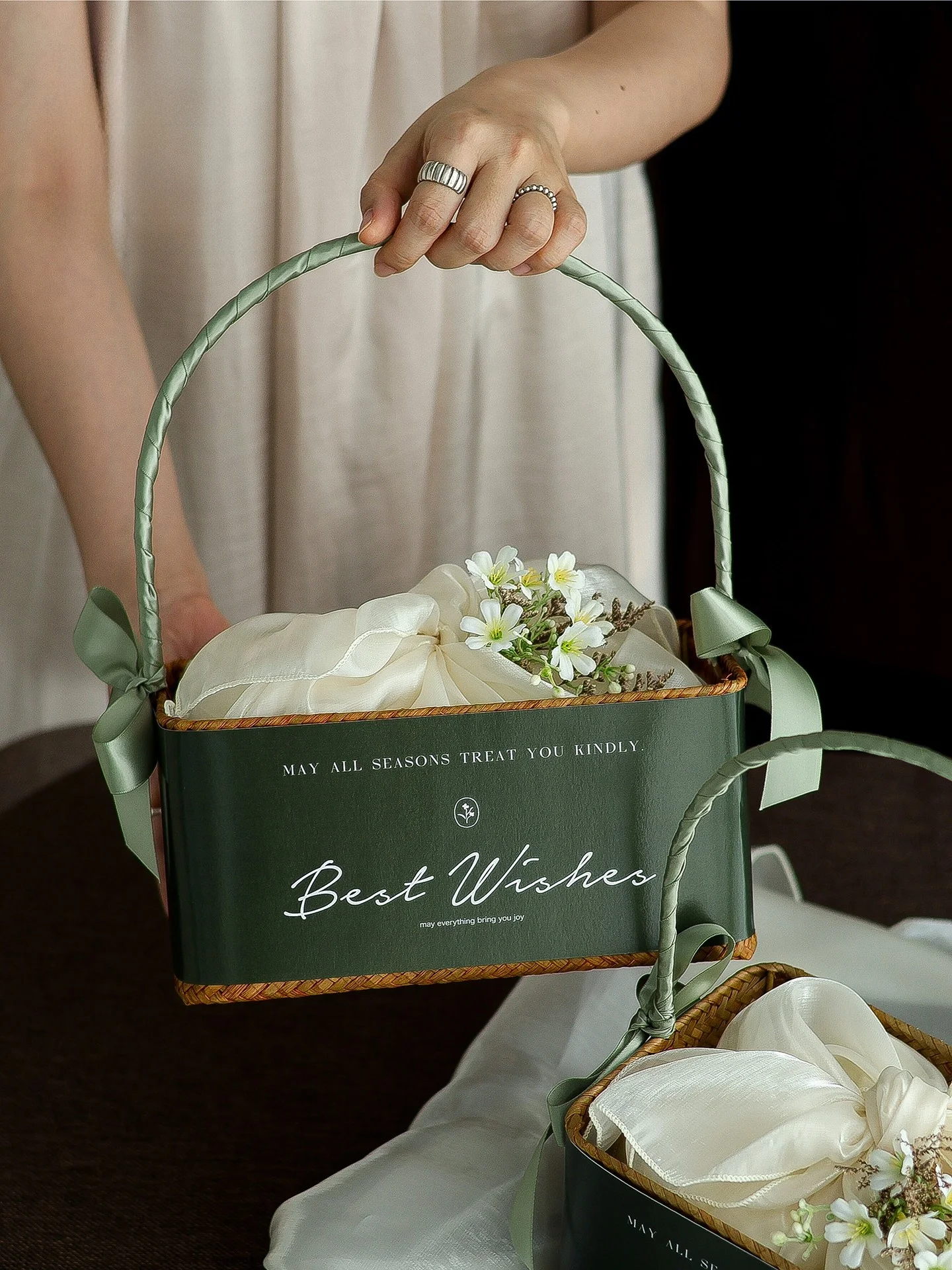 sistema-forestale-per-matrimoni-bomboniere-per-banchetti-nuziali-all'aperto-regali-di-ritorno-per-testimoni-e-damigelle-confezione-regalo-per-eventi-di-bellezza-e-festival