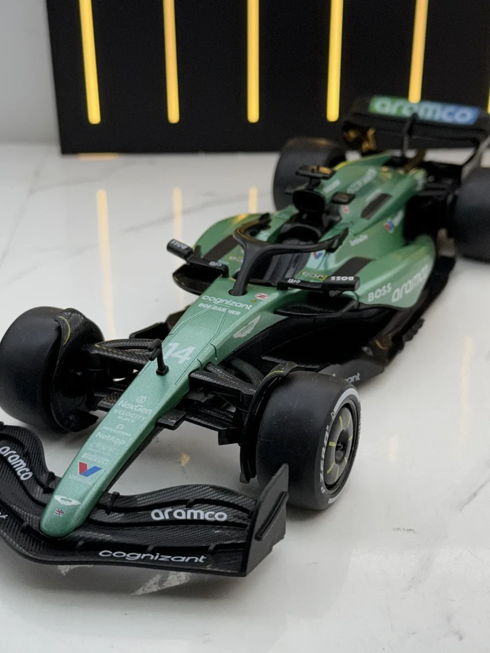 nuevo-modelo-de-auto-de-carreras-aston-f1-de-aleacion-juguete-coleccionable-producto-terminado-para-mayores-de-14-anos