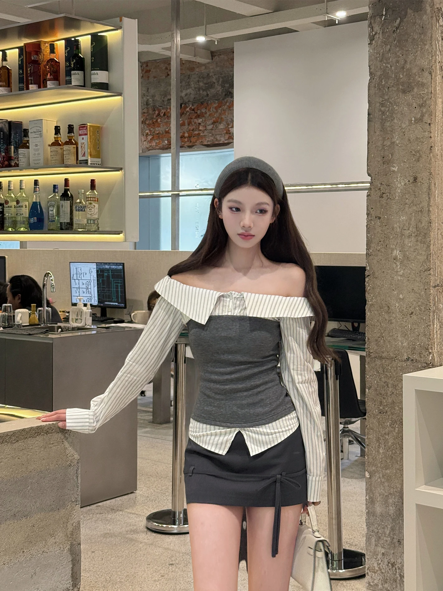 

Комплект из топа с эффектом похудения и короткой юбки с высокой талией в стиле EU Design Sense, из смесового хлопка, с длинным рукавом, повседневный.