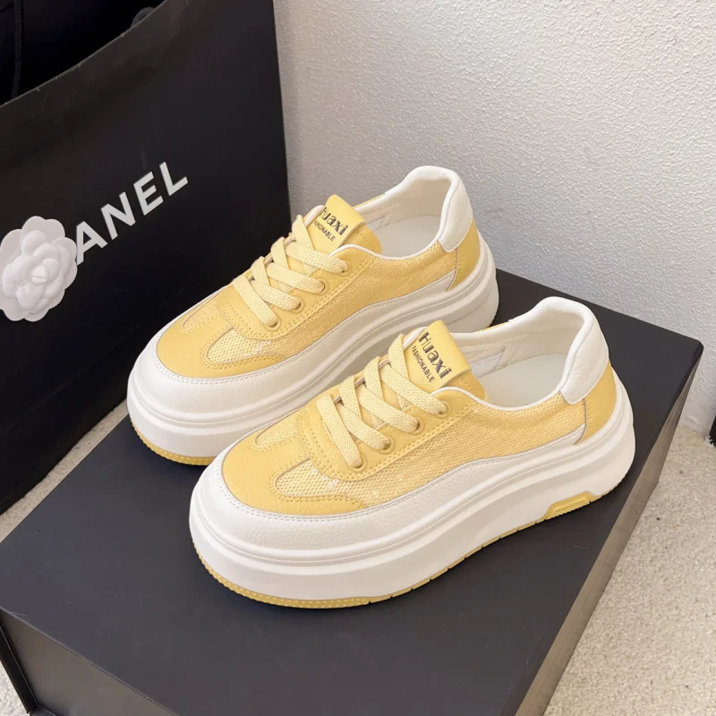 Malha respirável tênis branco de sola grossa para mulher 2025 novo verão estilo fino popular versátil tênis esportivos casuais