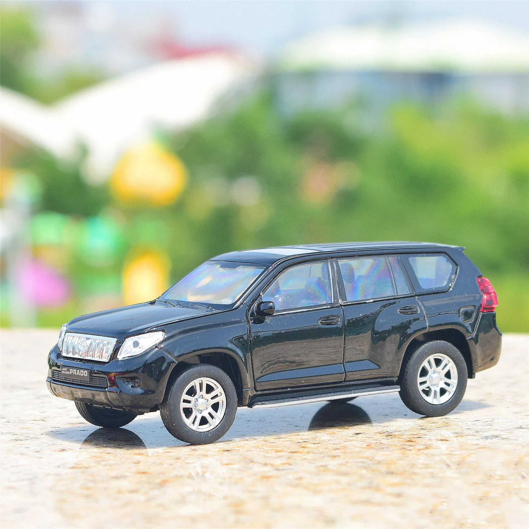 WELLY 1:36 TOYOTA Land Cruiser Prado Alloy Car Model Diecasts Metal Toy Pull Back Car Model Simulation Collection Children Gifts